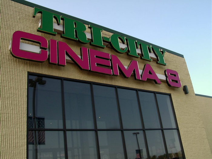 Tri-City Cinema 8 (Thomas Theatres) - FALL 2003 PHOTO (newer photo)